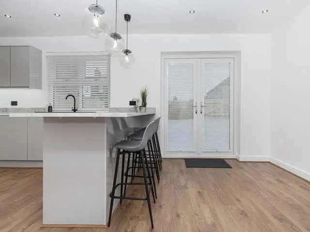 4 Bedroom Detached Bungalow - Fully Refurbished