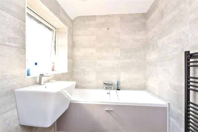 4 Bed House for Sale - Spacious Family Home with Garden
