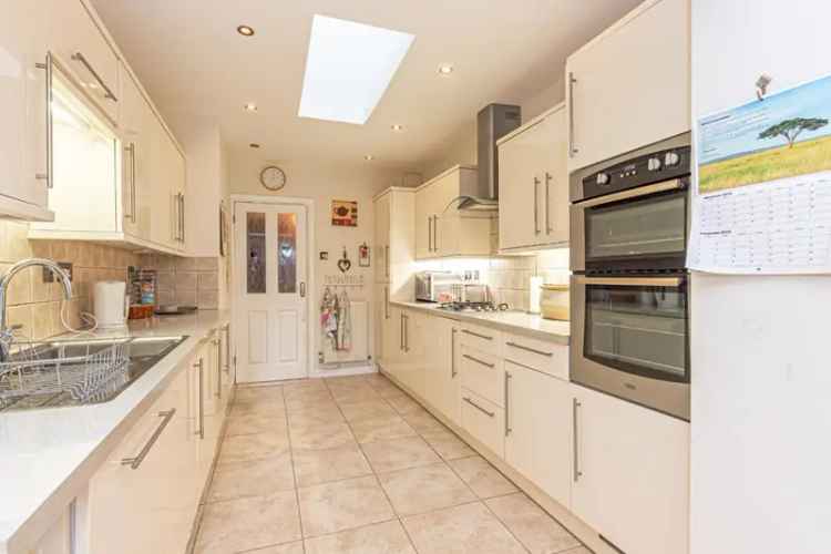 2 Bedroom Bungalow For Sale in Tring's Grove Area