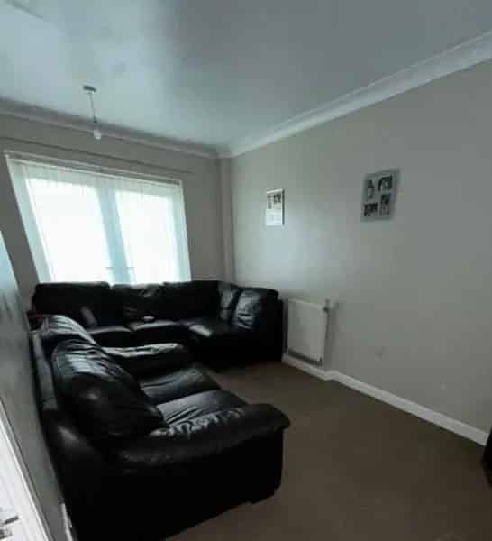 2 Bed House 8 Years Old Well Maintained Garden Patio AstroTurf