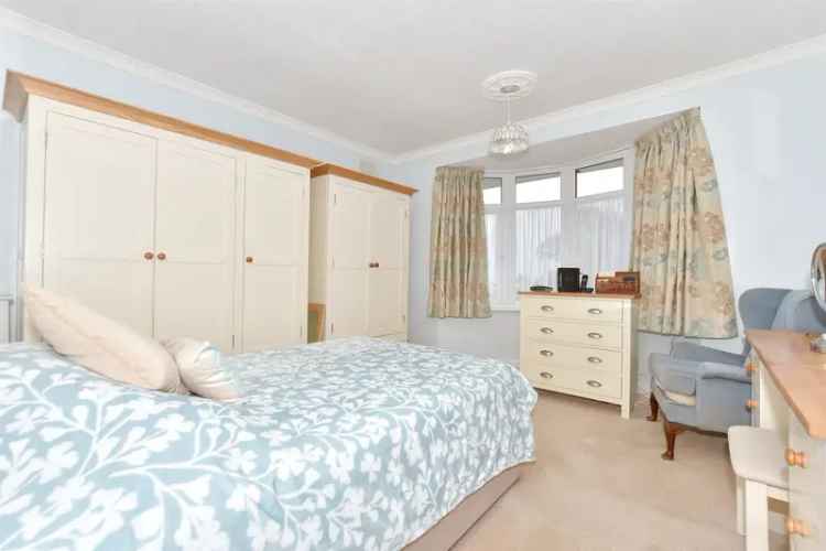 3 Bedroom Detached Bungalow for Sale in Cliffsend