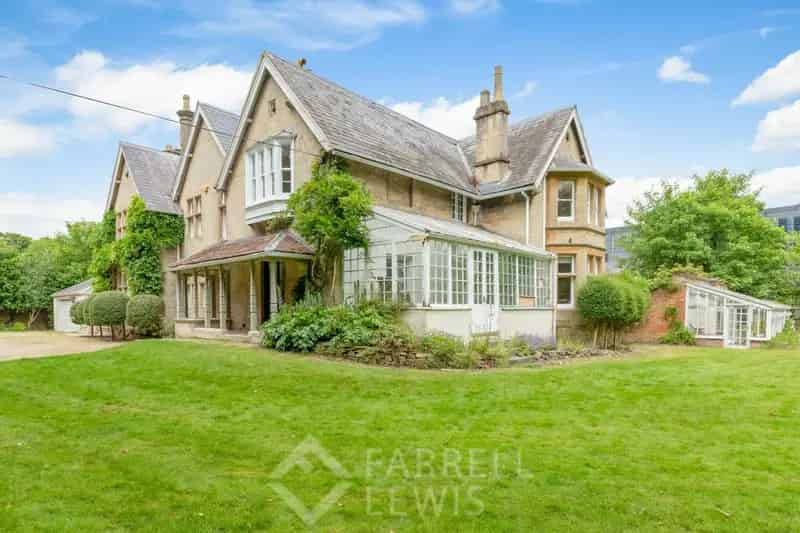 6 Bedroom Villa House to Rent