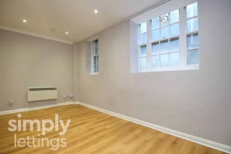 0 Bedroom Flat House to Rent near Brighton Station