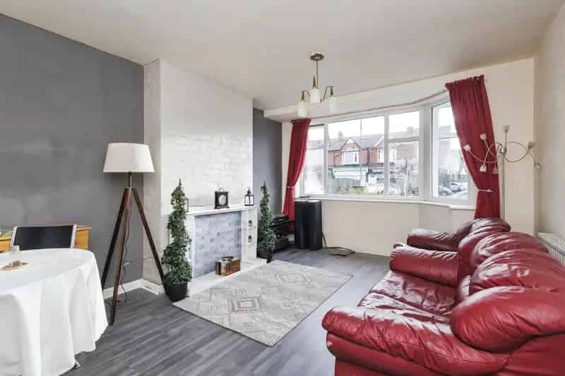 3 Bed Semi-Detached House Denton Family Home