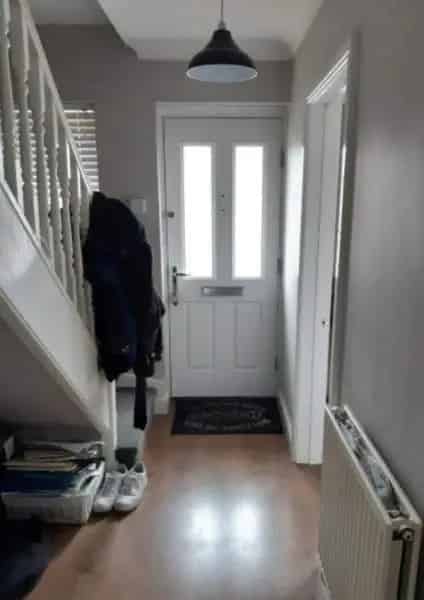 Family Home Near Schools Shops and Train Station
