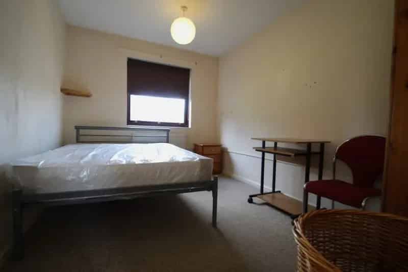 3 Bedroom Flat To Rent Available 03102025