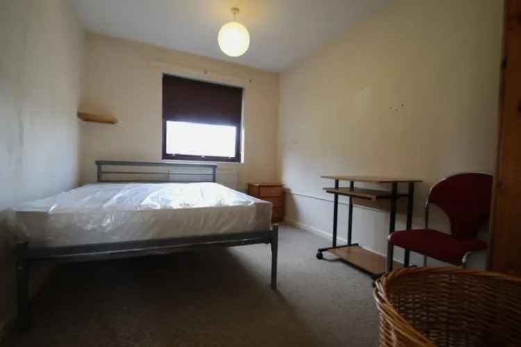 3 Bedroom Flat To Rent Available 03102025