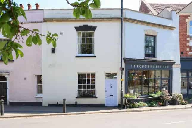Stunning 2-Bed House in Bristol Kingsdown