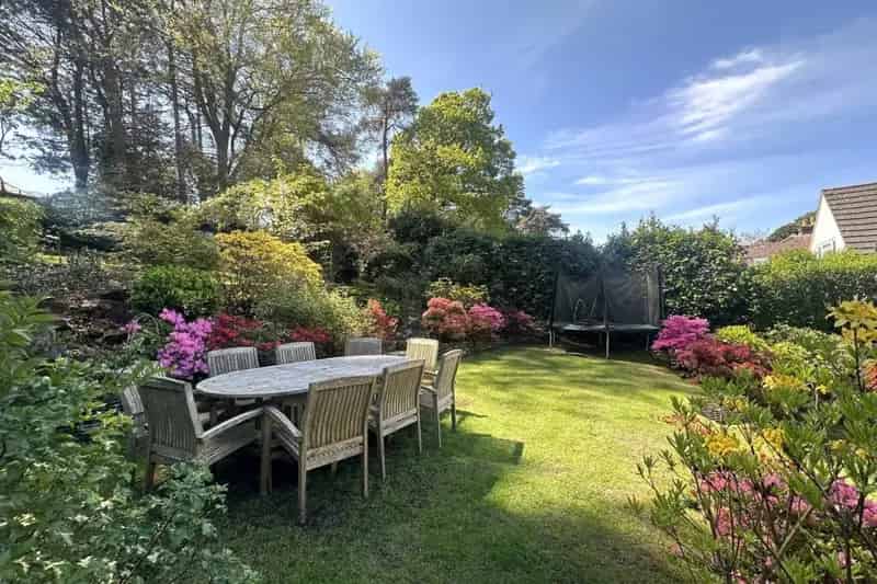 4 Bedroom Detached House for Sale in Queens Park