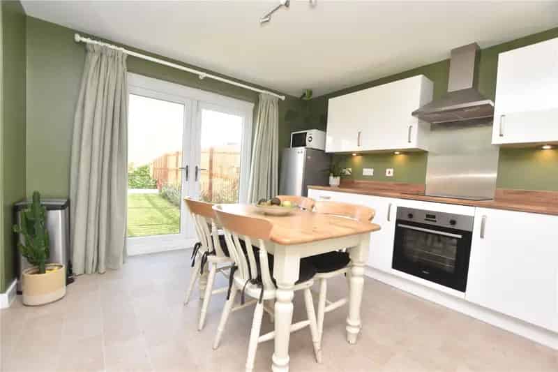 3 Bedroom Semi-Detached Home in Cul-de-sac