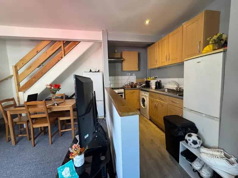 2 Bedroom House to Rent in Portsmouth