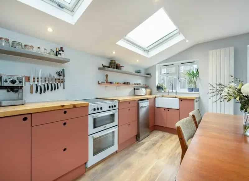 2 Bed Garden Flat Bow - Private Patio &amp; Close to Mile End Station