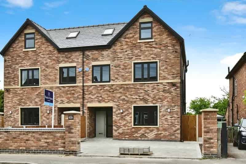 5 Bedroom Semi Detached House Wilmslow Cheshire