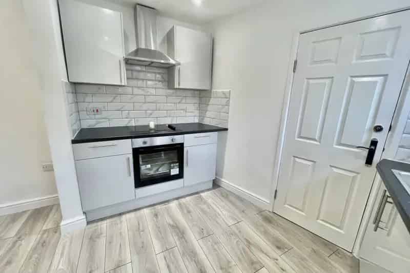 Two Bedroom Apartment in NG7 - Newly Renovated