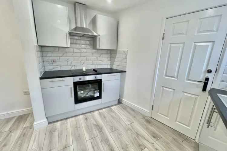 Two Bedroom Apartment in NG7 - Newly Renovated