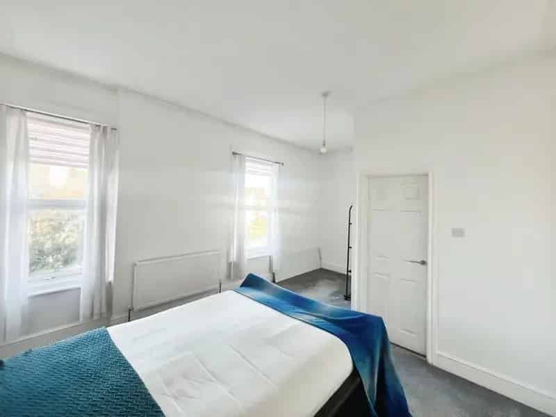 4 Bedroom Semi Detached House to Rent Southport