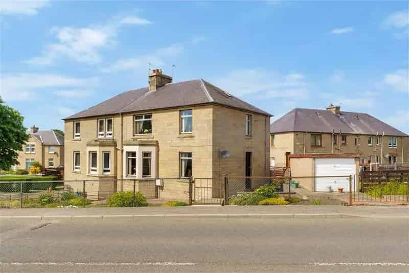 3 Bed Semi Detached House with Garden and Garage