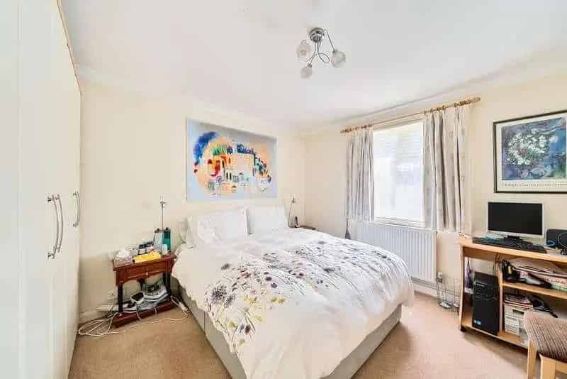 2 bed flat for sale