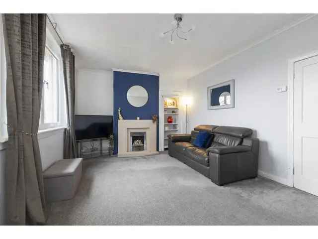 3 Bedroom Flat for Sale in Parkhead