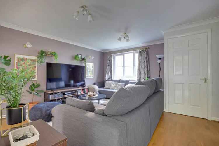 3 Bedroom Detached House to Rent Emmer Green