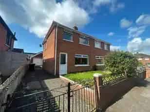 3 Bed Semi-Detached House with Garage and Yard - Ideal Family Home