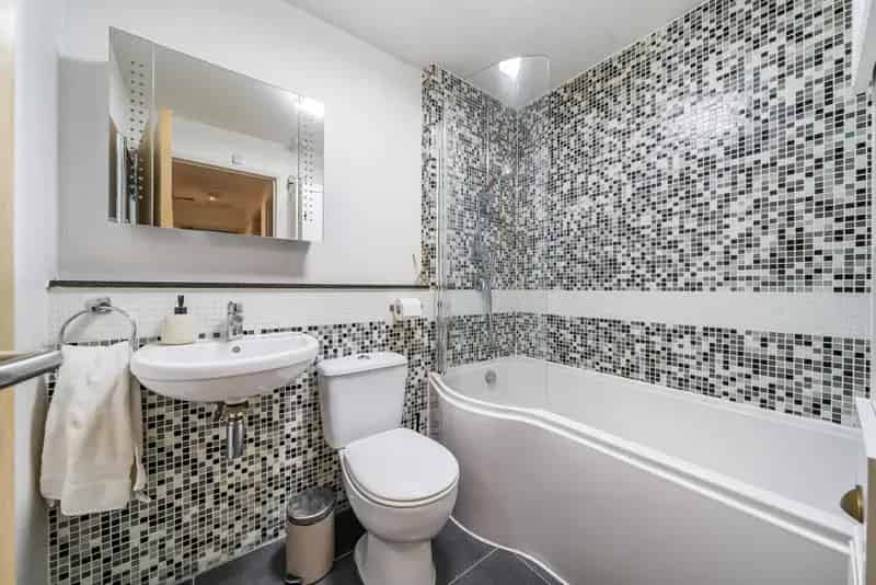 Two Bedroom Apartment near Jubilee Line and Overground