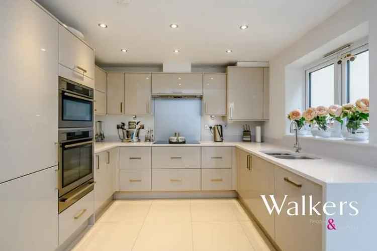 3 Bedroom Semi Detached House for Sale Mascalls Park