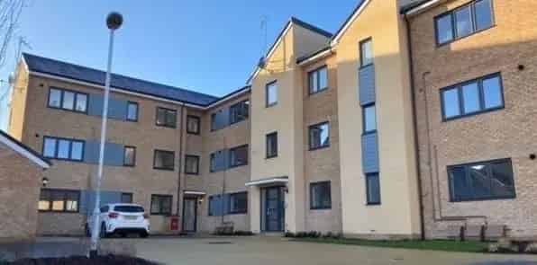 Large 2 Bed Ground Floor Flat Near Shops and Schools