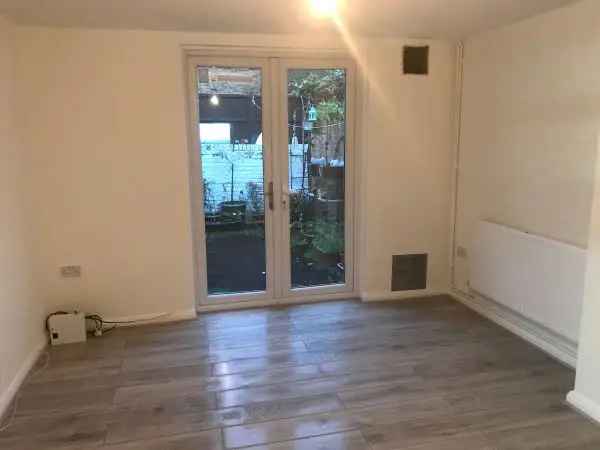 Bungalow For Rent in London, England