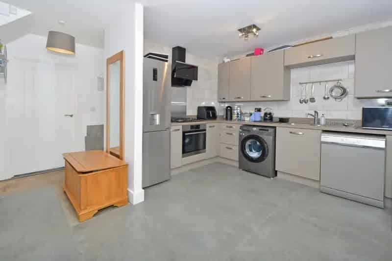 3 Bedroom Semi-Detached House for Sale Trentham Manor