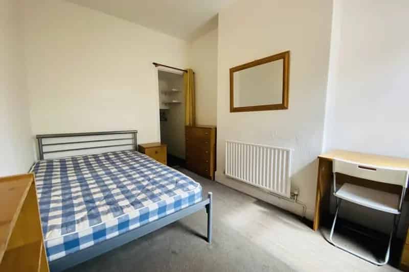 4_5 Bedroom Family Home Near Derby City Centre