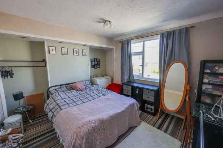 3 Bed Semi Detached House For Sale Near Town Centre