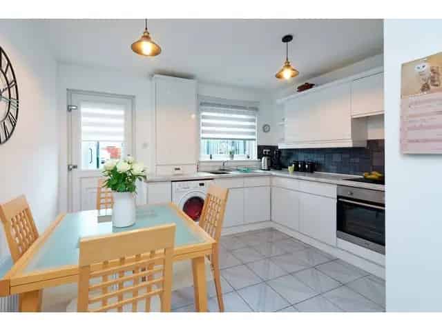 2 Bedroom Mid Terrace House For Sale