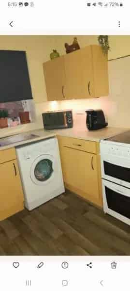 First Floor Flat Near Shops and Schools