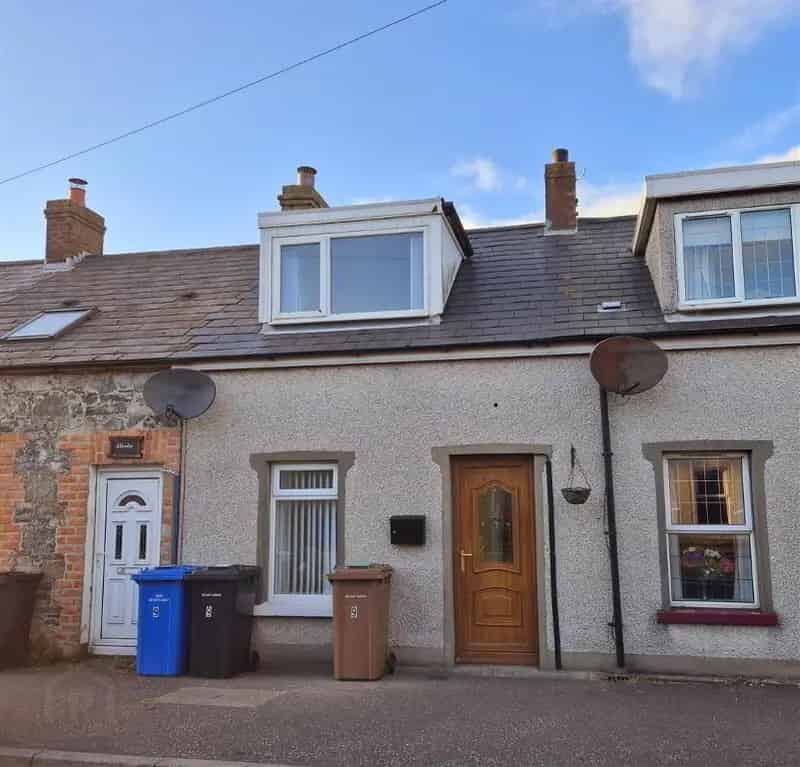 Refurbished Bungalow Near Beach 2 or 3 Bedrooms