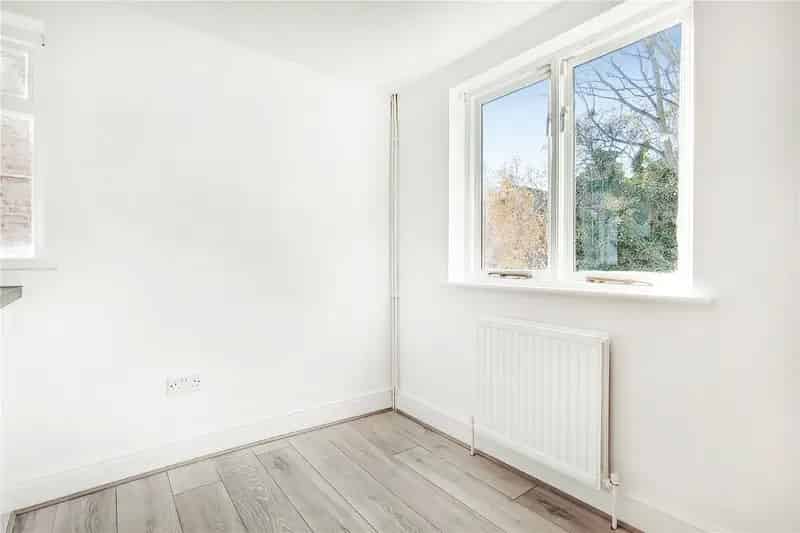 3 Bedroom Maisonette Near Victoria Park London