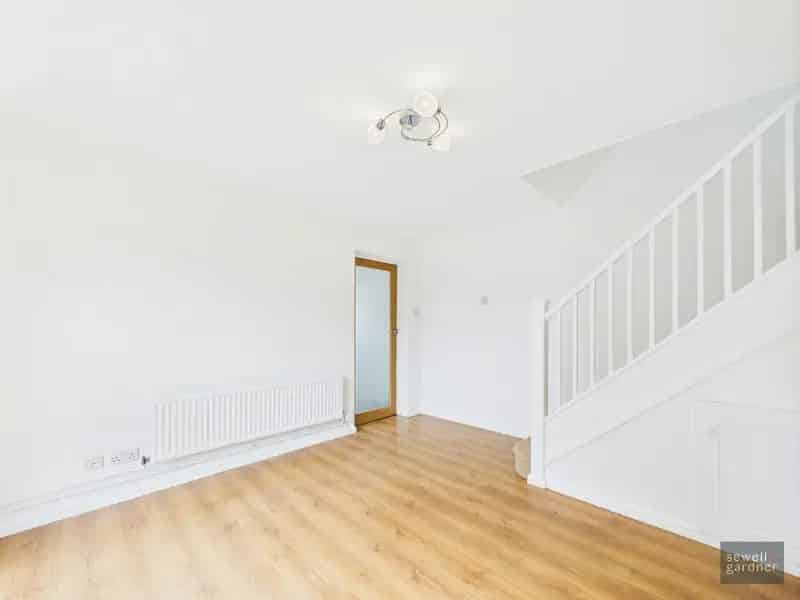 1 Bed House for Sale - South Facing Garden