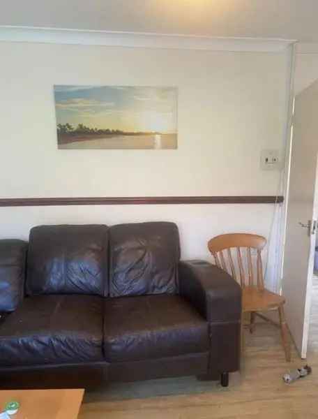 Bungalow For Rent in Breage, England