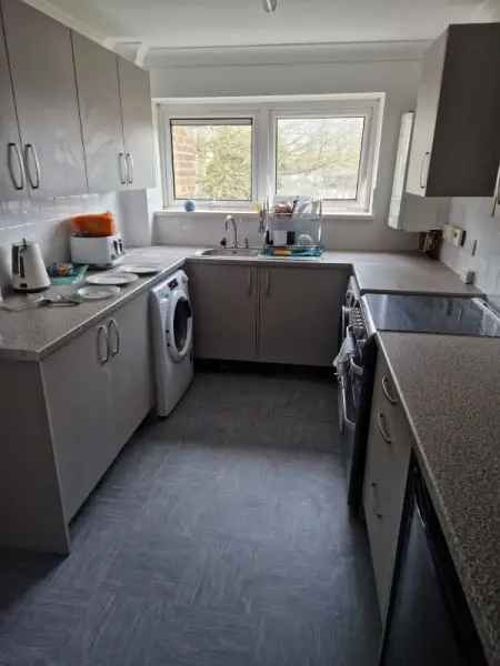 Flat For Rent in Ashford, England