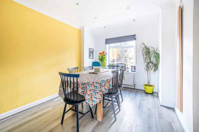 4 Bedroom Detached House for Sale in Oakley