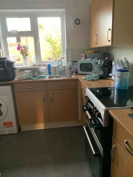 Flat For Rent in Basingstoke and Deane, England