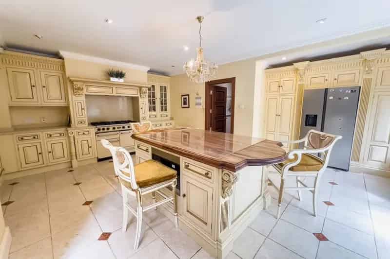 Luxury 5 Bedroom 5 Reception House with Acre of Garden