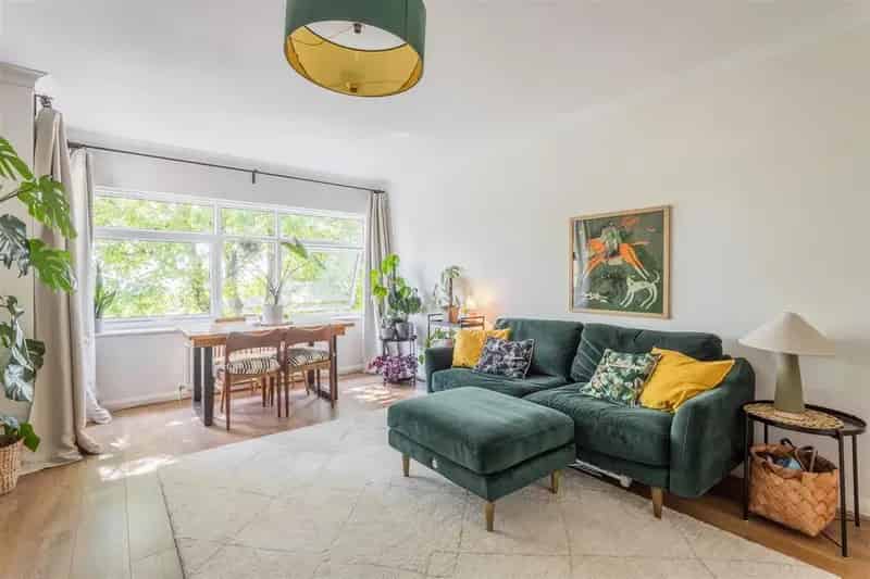 2 Bedroom Apartment for Sale Seven Dials Brighton Sea Views