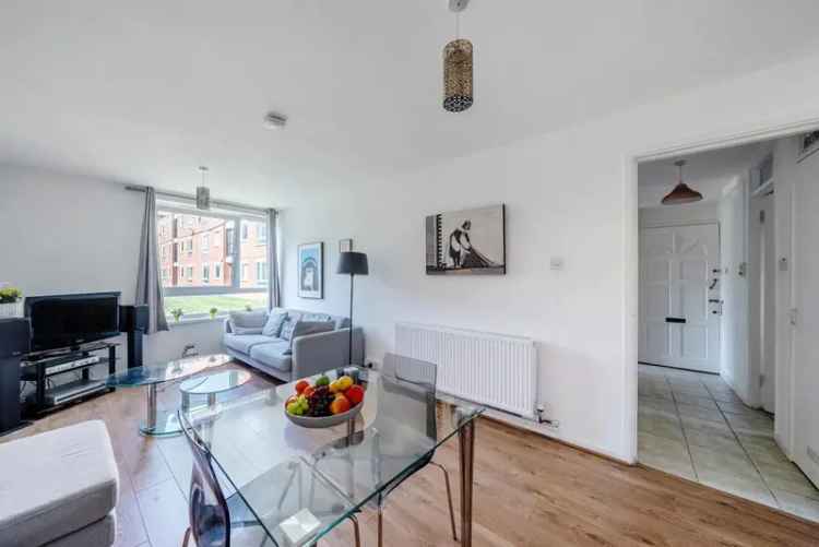 One Double Bedroom Apartment Near Balham and Clapham South