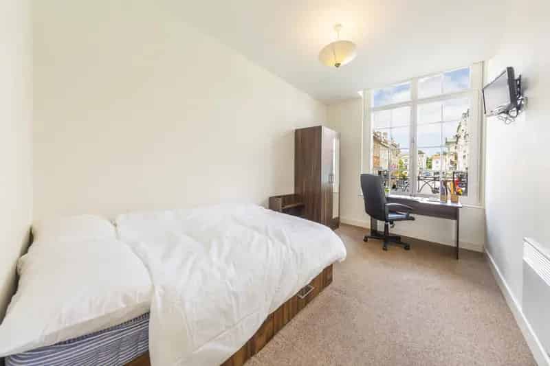 4 Bedroom Student Apartment near UOB Clifton Village