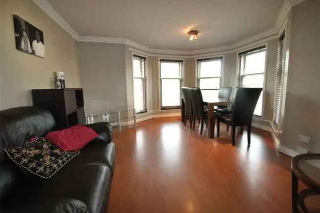 Flat to rent in Hughenden Gardens, Glasgow, Glasgow City G12