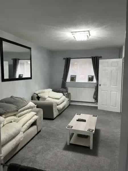 Mid Terrace House Near School and Park