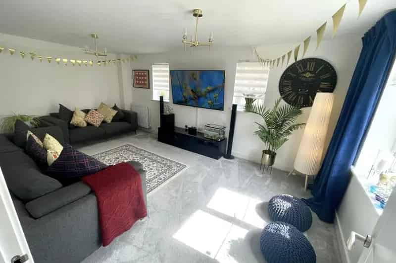 3 Bedroom Detached House with Garage and EV Charger