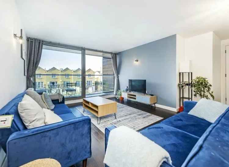 Canal-Side 2 Bed Apartment Mile End  Roof Terrace Parking