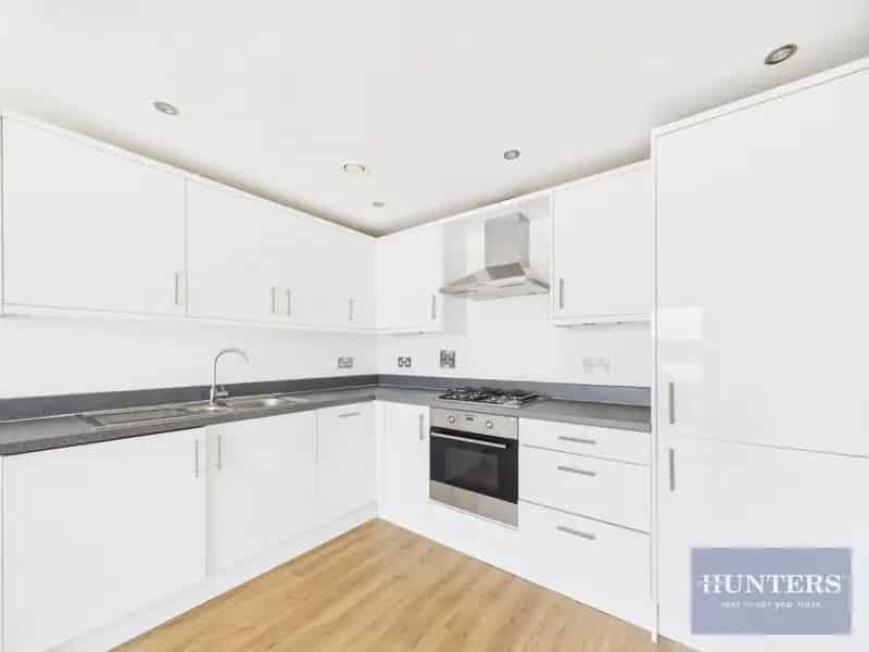 1 Bedroom Apartment Cheltenham - Modern Top Floor Apartment